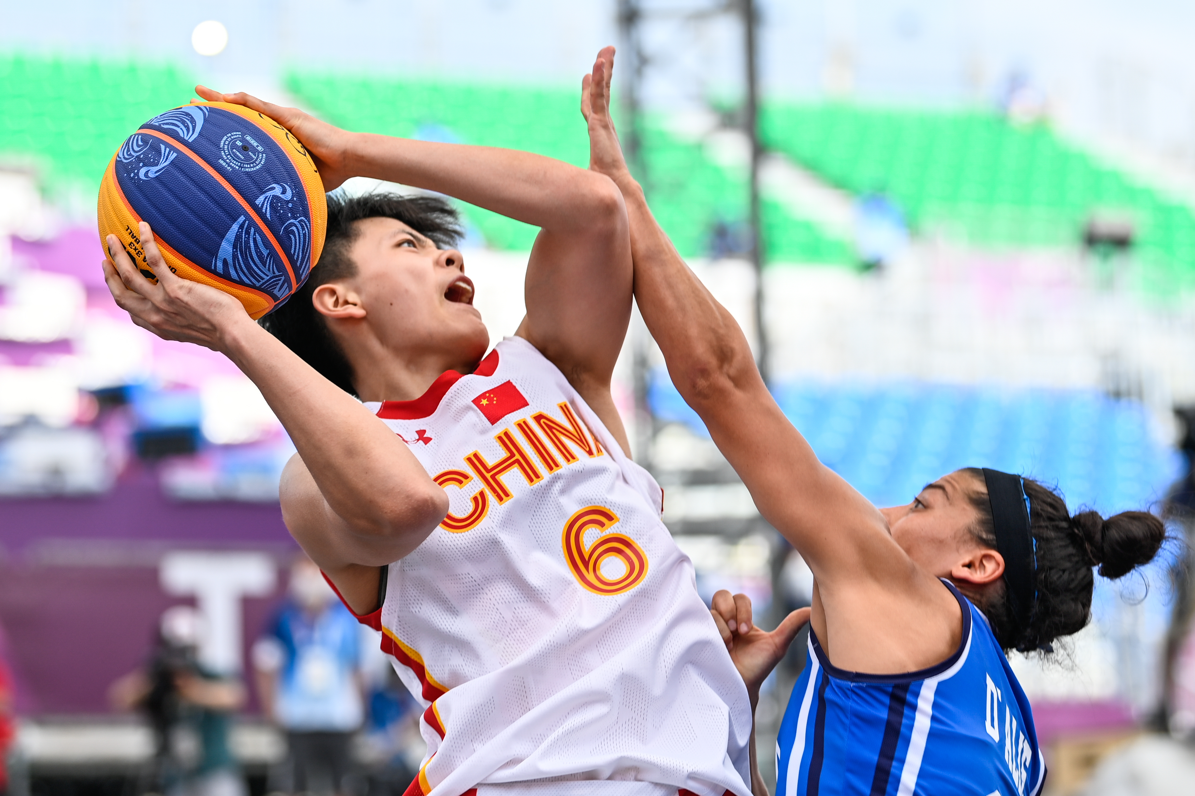 扯拖住三人 扯拖住三人